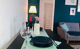 Modern & Elegant Apart